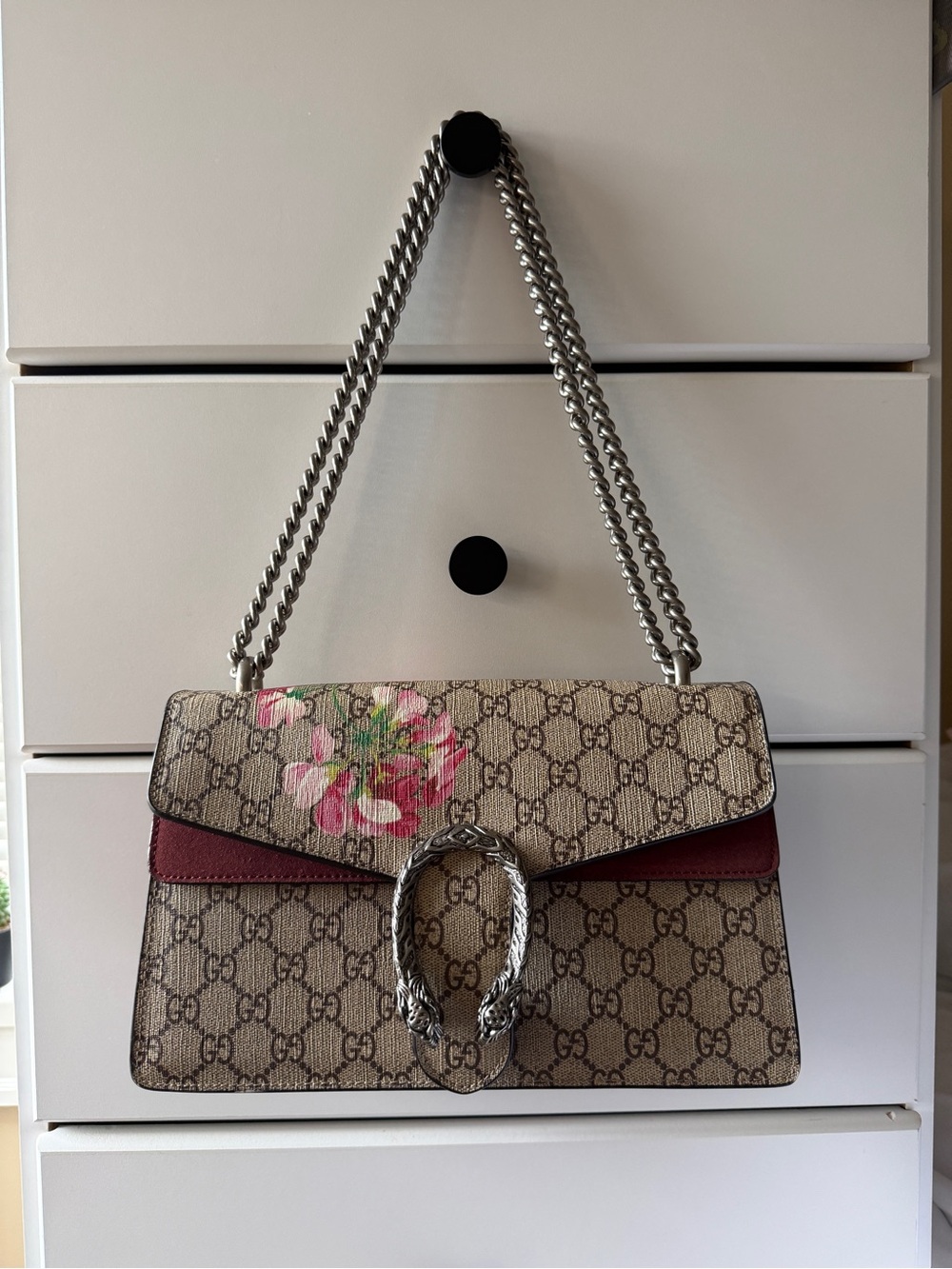 Gucci Floral GG Supreme Shoulder Bag in Beige and Red